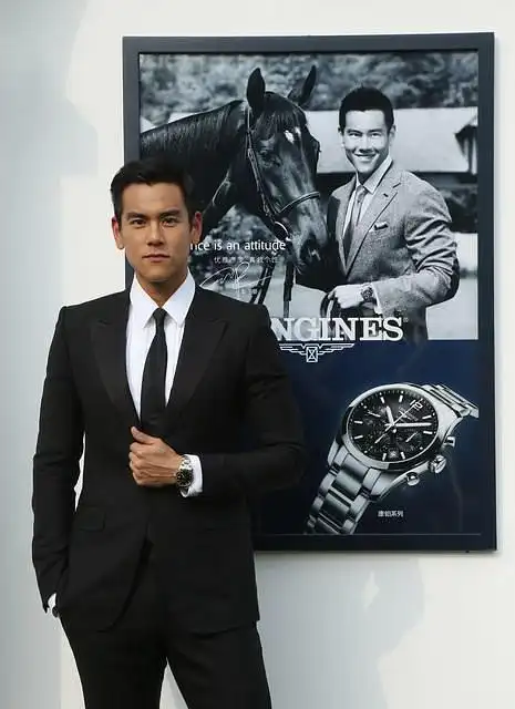 帅你一脸!彭于晏穿上西装的绅士瞬间:西装是检验男神的唯一的标准