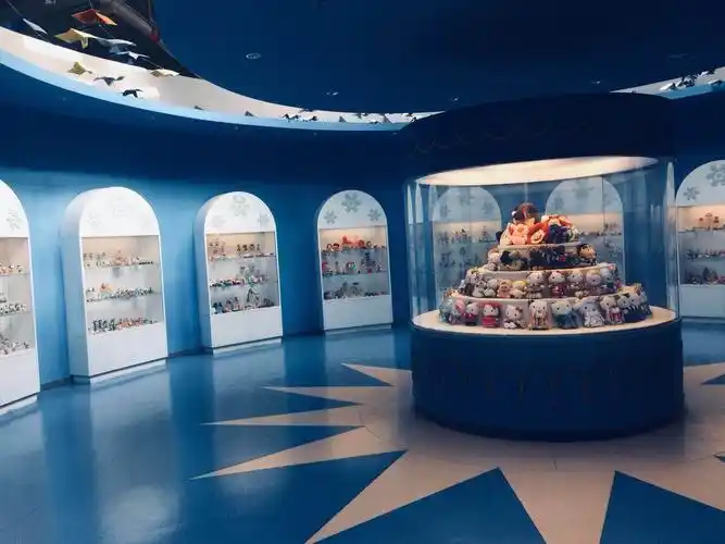 吸引学生眼球的手办展厅