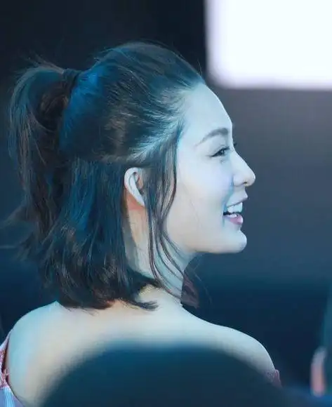 李沁下巴翘到了天上?网友:整容痕迹忒明显了!