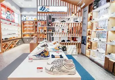 小白鞋踏上国潮路国潮正当时①