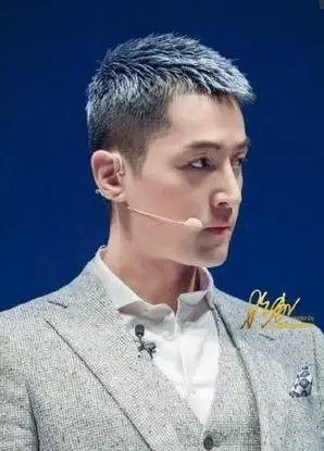 谁人男人寸头的样子很诱人,确认过头型,遇上对的胡歌胡歌寸头照片流出