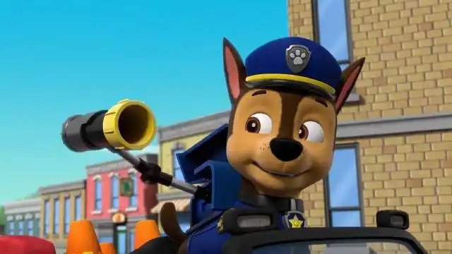 汪汪队警车阿奇用使用无人机侦查,疏导交通,还能发射各种惊喜