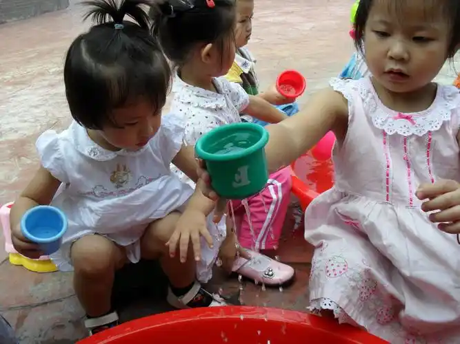 玩水- 托一班宝宝 - 天虹石湖华城艺术幼儿园 托一班