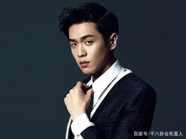 突出但与鼻梁连接的角度刚刚好,加上这脸颊的折叠度,优秀的颧骨走向