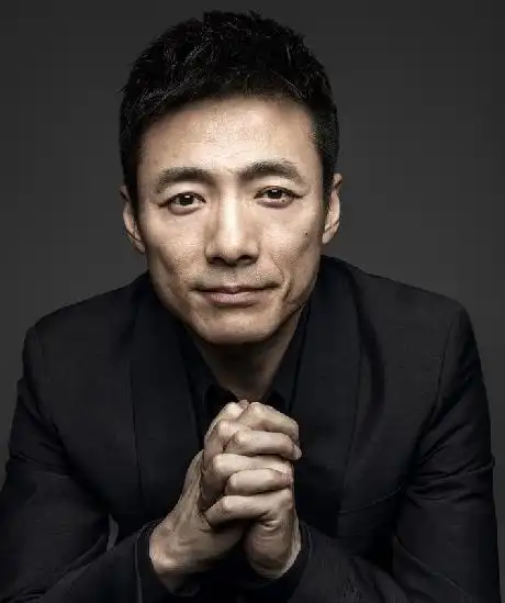 祖峰时尚大片曝光诠释文艺范十足诗人