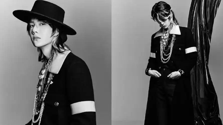 王一博黑白氛围感大片曝光 挑染长发搭配爵士帽精致贵气