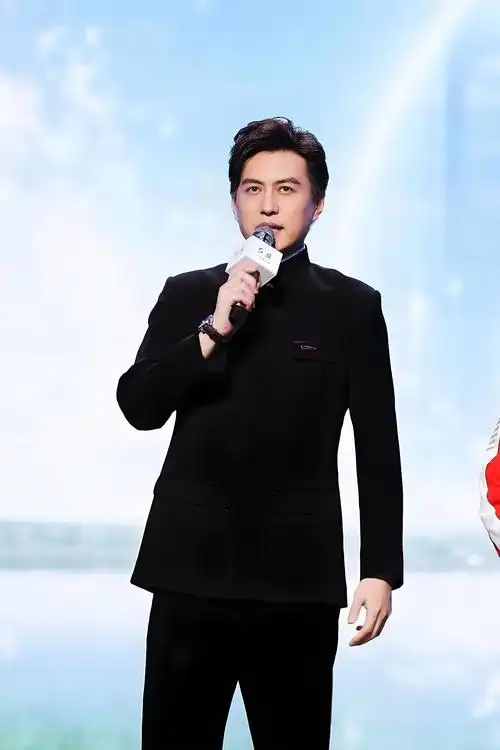 点赞靳东:公益路上的闪耀之星,用行动传递爱与责任 在娱乐圈这个五光