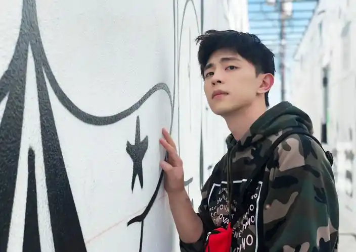 邓伦,花美男,帅气,帅哥,演员,明星,人物,壁纸花美男邓伦