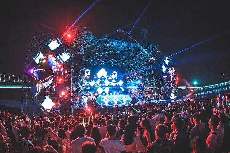 2020forever young海口音乐节