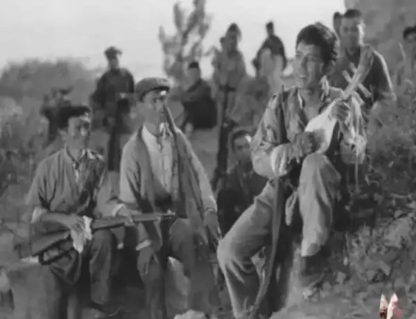 (电影《铁道游击队》剧照)