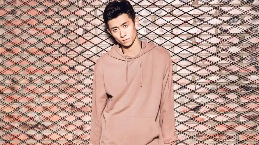 张一山时尚痞帅杂志写真图片桌面壁纸