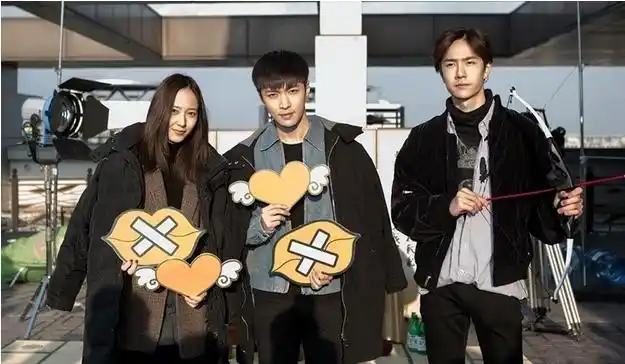 张艺兴郑秀晶张艺兴说郑秀晶漂亮张艺兴喜欢郑秀晶吗?闭