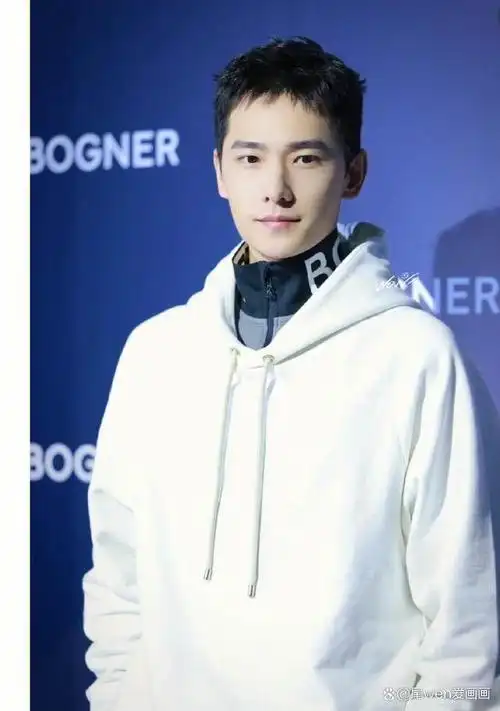 而且杨洋本身也是一个搞笑男,他在综艺里也有很多出圈的名场面.