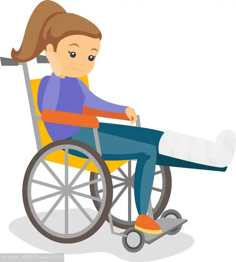 瘸腿的女人坐在轮椅上
