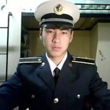 英姿飒爽的兵哥哥,男生头像图片-回车桌面