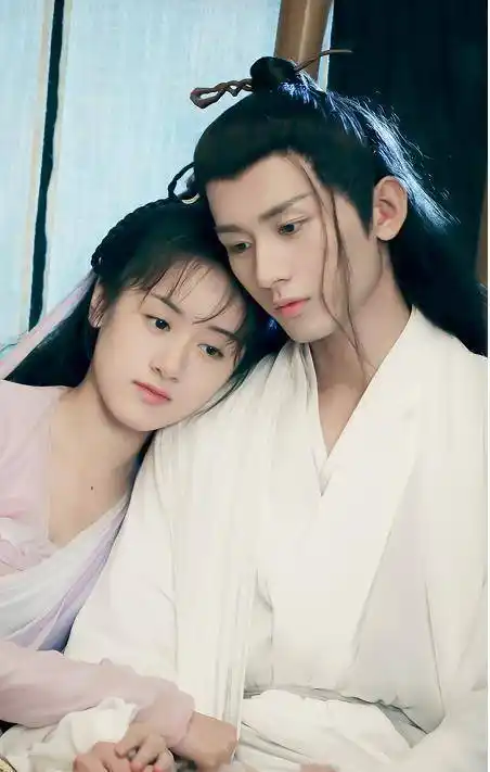 云歌会一事后,成毅掉粉6万,袁冰妍上线8字表态,cp粉又激动了_因为