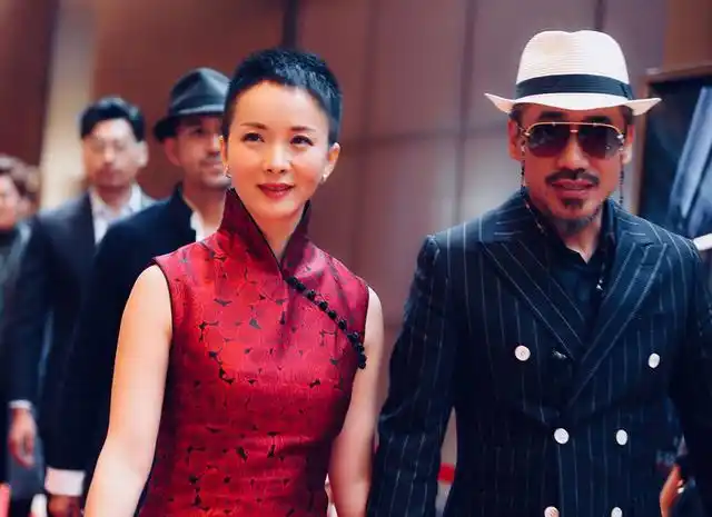 泼辣李香秀谢兰一袭开叉旗袍温婉端庄配上寸头短发好大气