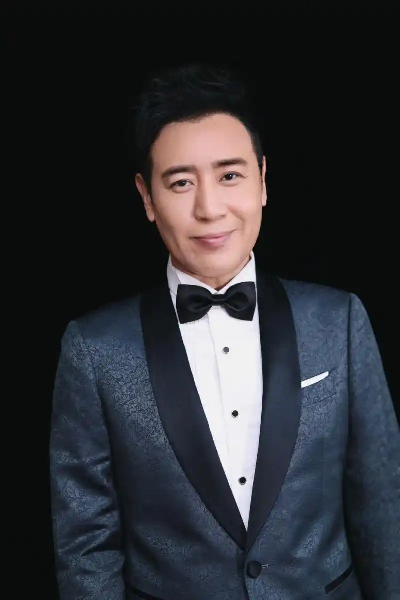 p>于和伟,1971年5月4日出生于辽宁省抚顺市东洲区,中国内地影视男演员