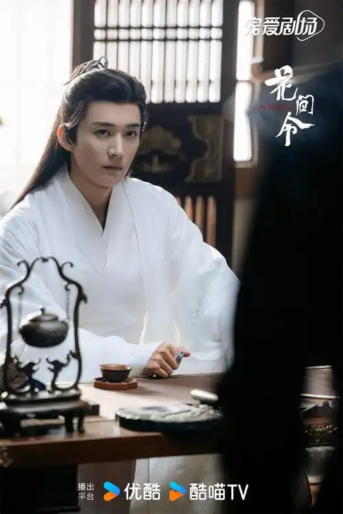 看那颗星星正在发光