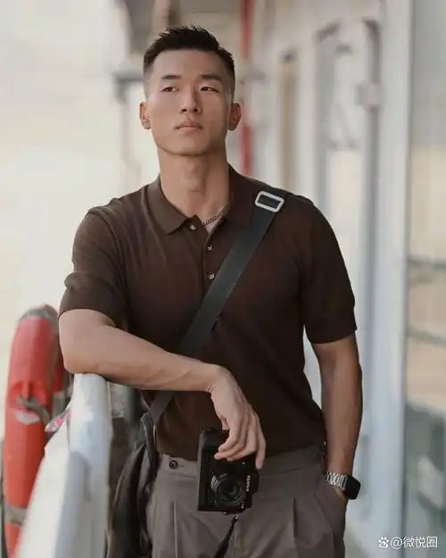 90后肌肉男爱美黑,古铜色的肤色让他好有男人味,你喜欢吗?