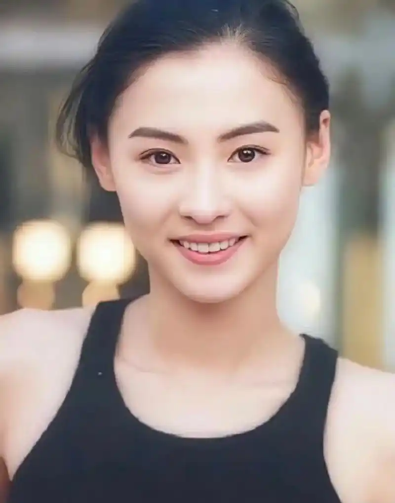 好的眼睛都是比较有神的.看张柏芝20岁和40岁的照片, 40 - 抖音