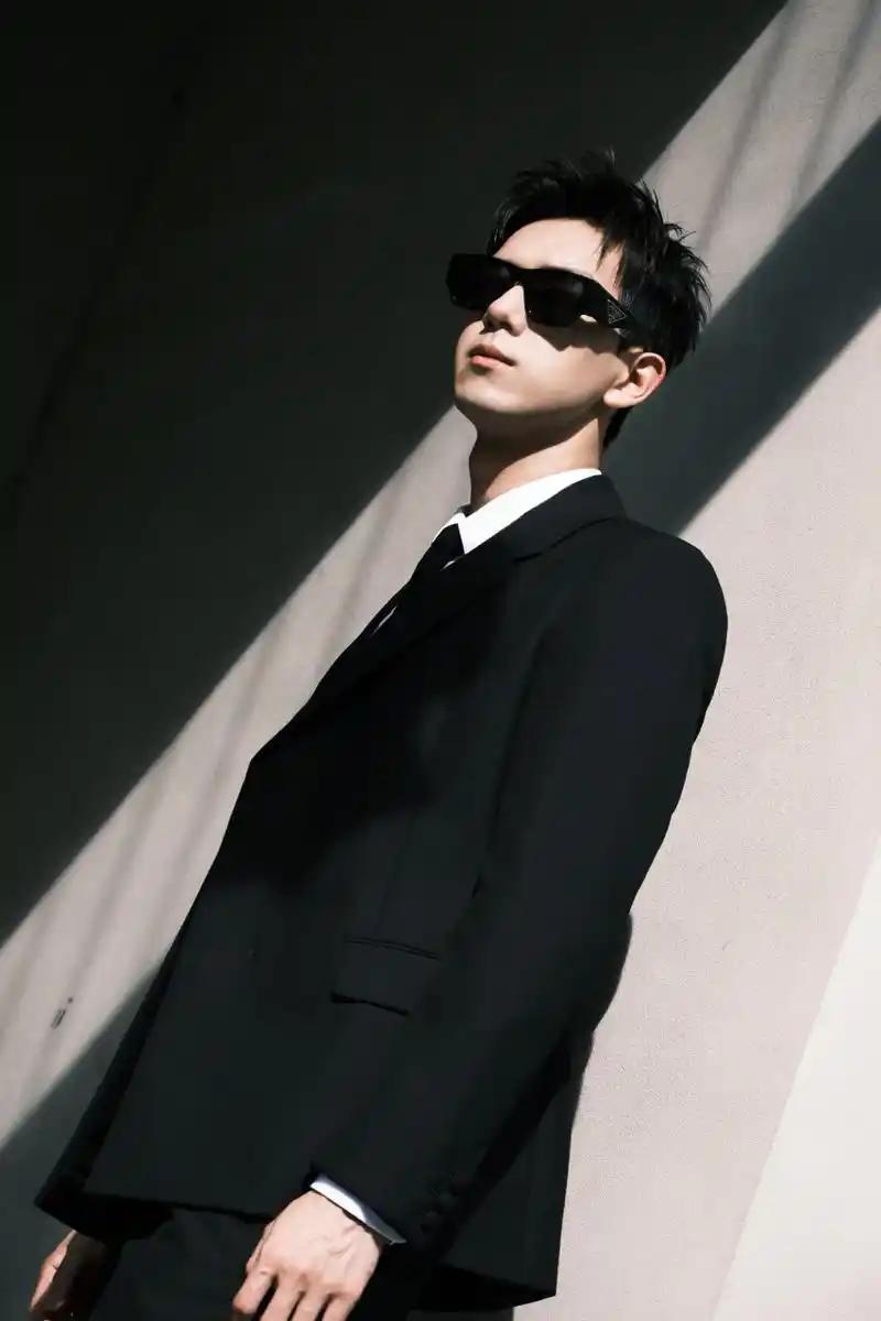 李现西装写真