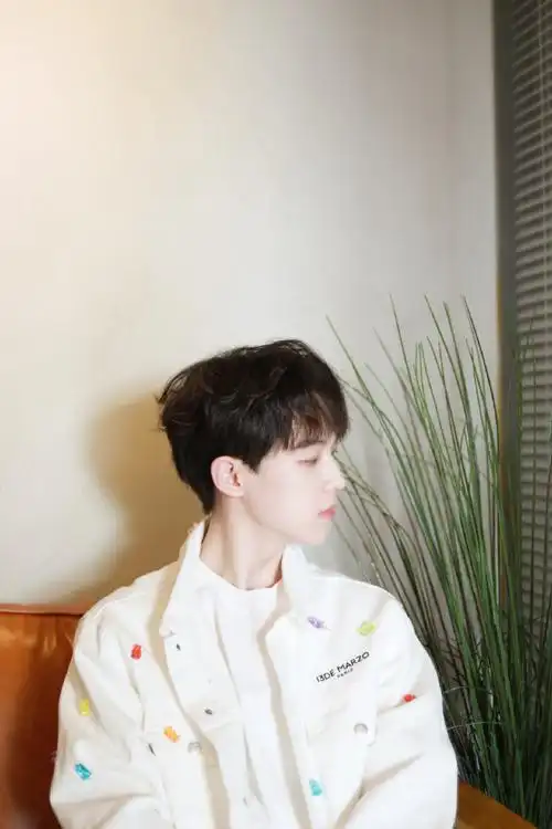 cv倒霉死勒超话#倒霉死勒生日快乐#今日关键词:梅梅,暖阳,小动物活力