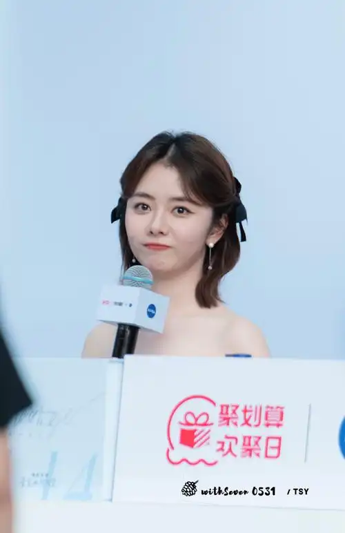 谭松韵超话#谭松韵妮维雅身体护理品牌大使#图92二改随机掉落一枚