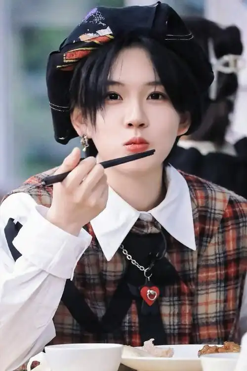 陆柯燃路演嗓音慵懒感