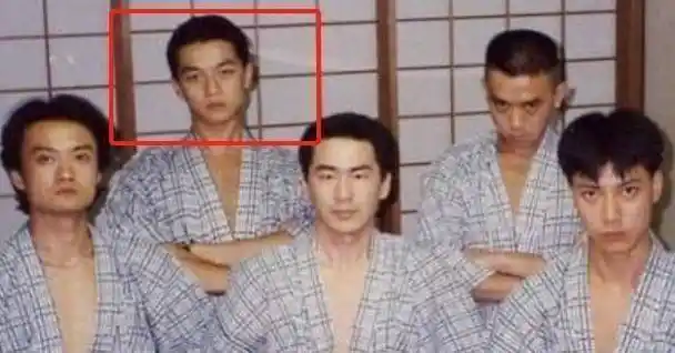 陈建斌大学旧照流出李亚鹏光芒难掩难怪王菲周迅为其倾心