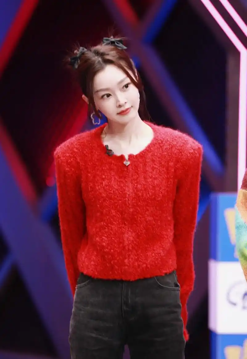 宋轶穿红色真好看,温柔甜美,娇俏可人,简直太美了!