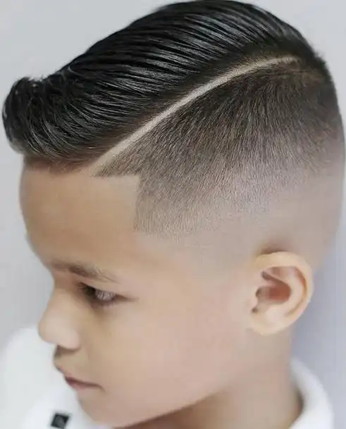小男孩莫西干雕刻设计 儿童两边剃掉刀疤痕短发图片大全-儿童发型