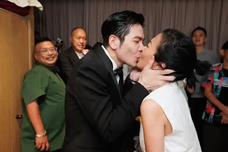 萧敬腾求婚经纪人成功女方是星二代大他14岁已相携走过16年