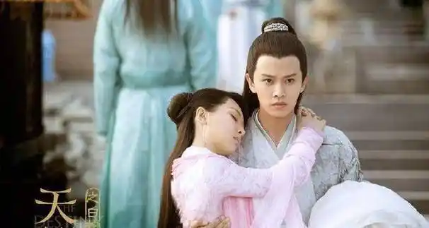 杨紫的新剧《香蜜沉沉烬如霜》就迅速上线,与邓伦饰演的旭凤,与罗云熙