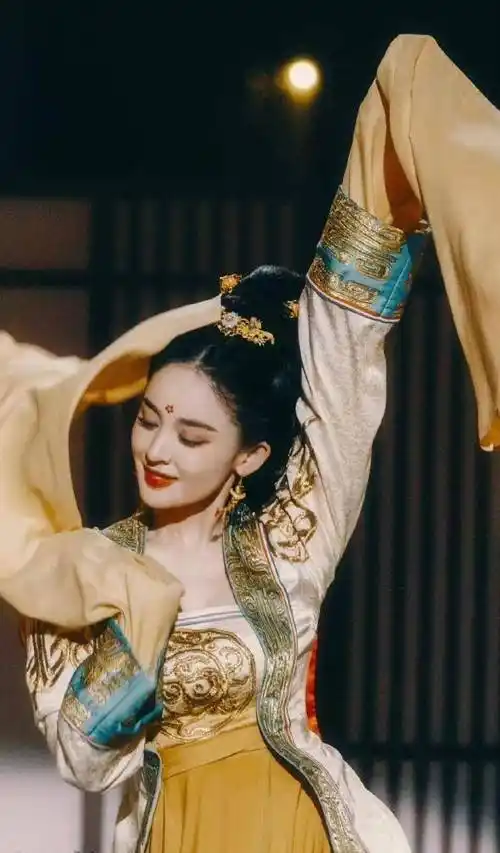古丽娜扎的央视"汉服"风格让我一眼就明白了什么是东方美!