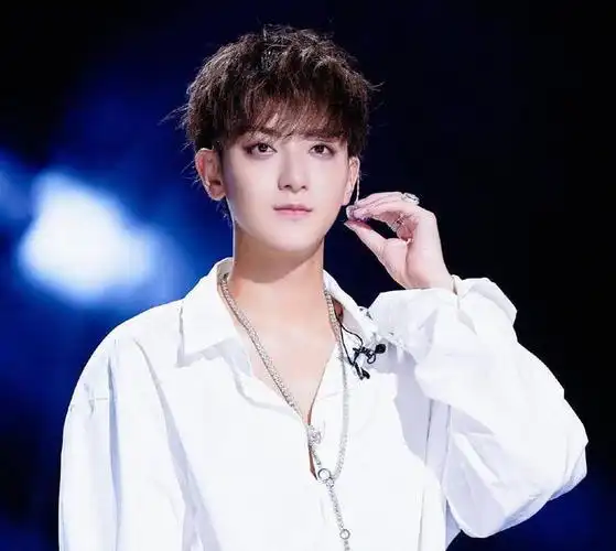 黄子韬追星鬼才成功和戳爷可爱互动推歌社交法太好用