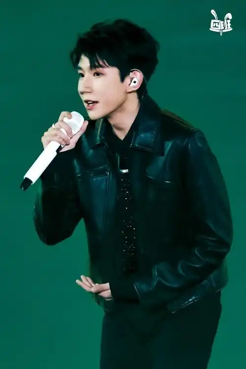 王源超话#王源出席qq音乐巅峰盛典#  953832303034 31