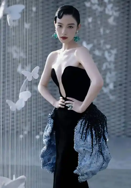 倪妮一袭高贵秋冬礼服,优雅又性感,女星mai和梅根_时尚_气质_魅力