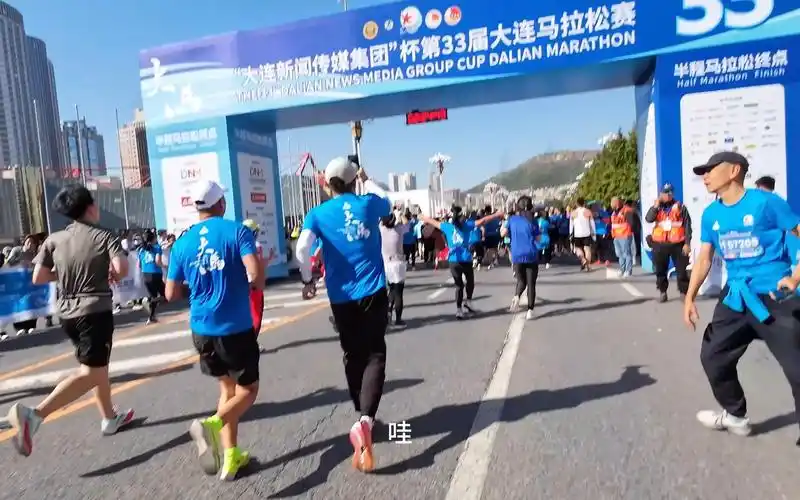 沉浸式大连33届马拉松比赛现场,第一视角,大连东港始发→大连星海广场
