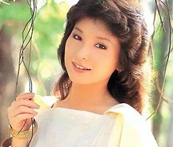 天后陈淑桦终生未婚无性无爱和青灯古佛相伴被妈妈毁掉一生