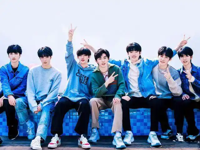 时代少年团首登一线杂志封面7位成员表现惊艳男模氛围感强烈