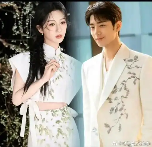 近日,备受瞩目的明星肖战和杨紫,在一次公开活动中意外地撞衫|情侣装