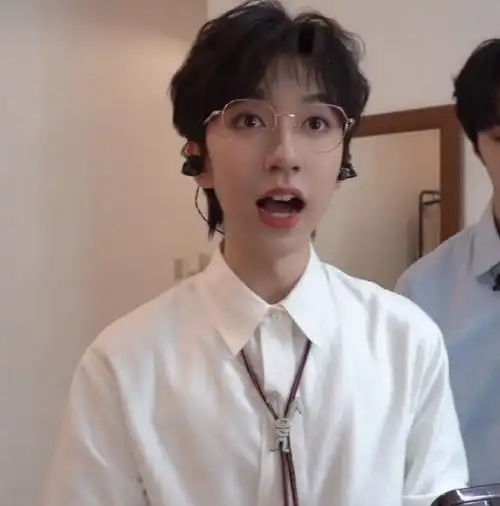 投 贺峻霖是我见过笑起来最好看最让人心软软的!