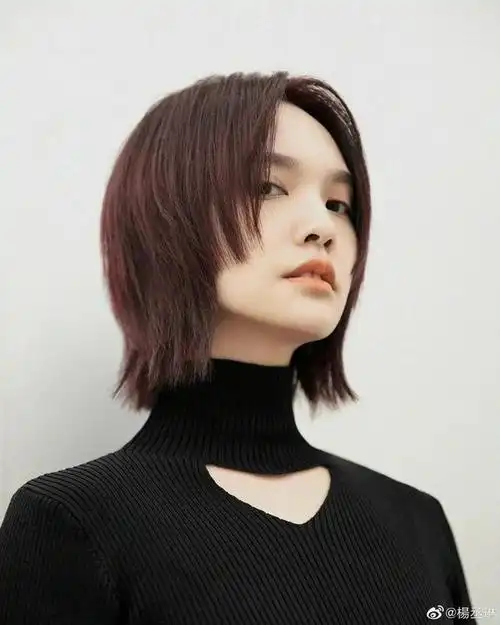 突显层次感并且少年感扑面的短发,是一款剪了之后会一发不可收拾地爱