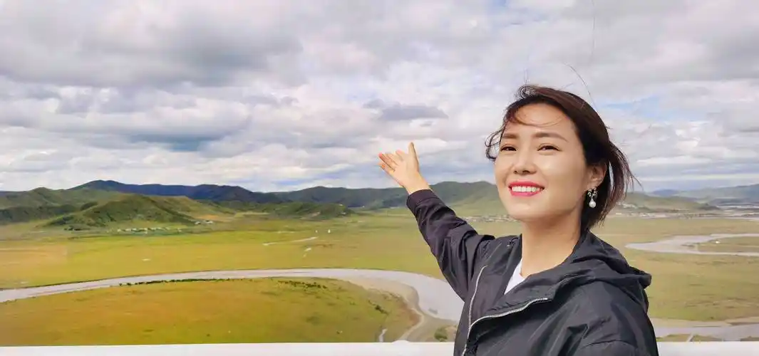 云朵获"阿坝州文旅融合发展突出贡献奖杰出个人"称号_红原县