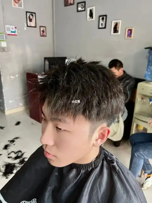 男士发型推荐|||最火男士发型摩根烫钢夹烫烟花烫韩式男士烫发