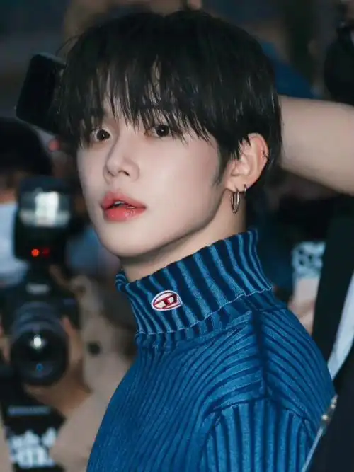 崔然竣黑发的神