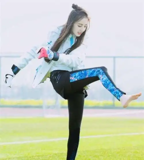 脚丫最美的八位明星,赵丽颖的脚娇小玲珑,她的脚最美!_网易订阅