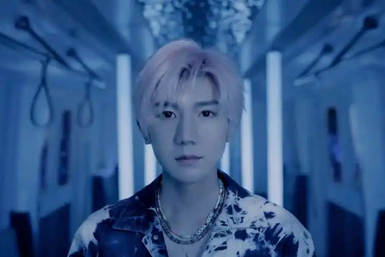 王源的粉发,真的太好看啦_高清图集_新浪网