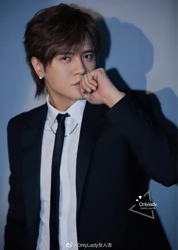 歌手@罗志祥 炫酷黑长风衣来袭~整套搭配沉稳内敛却不失活力风致